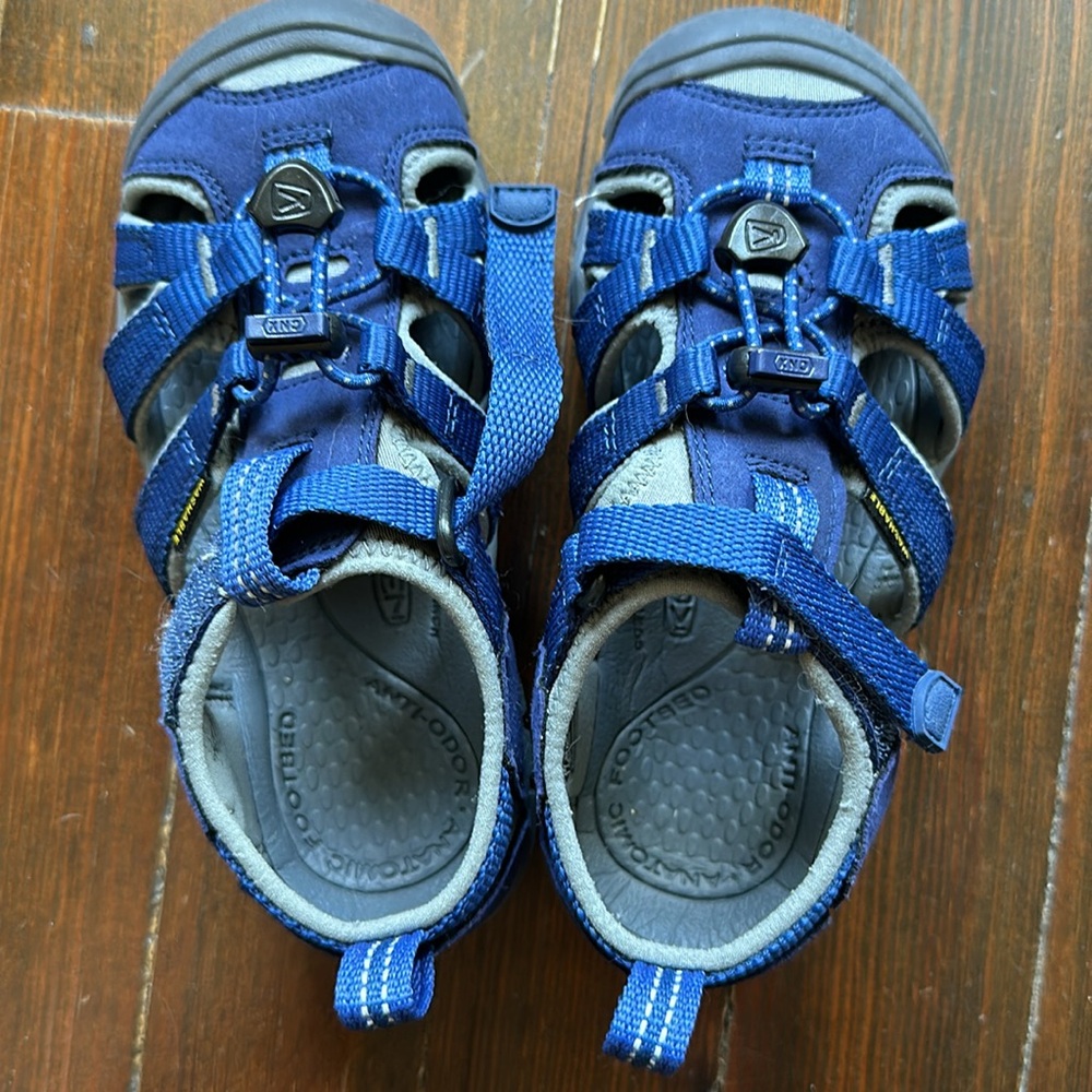Like new keen seacamp sandals/water shoes size 12